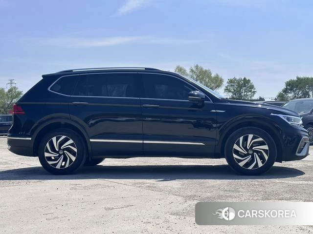 Volkswagen Tiguan L 2022 Черный из Китая