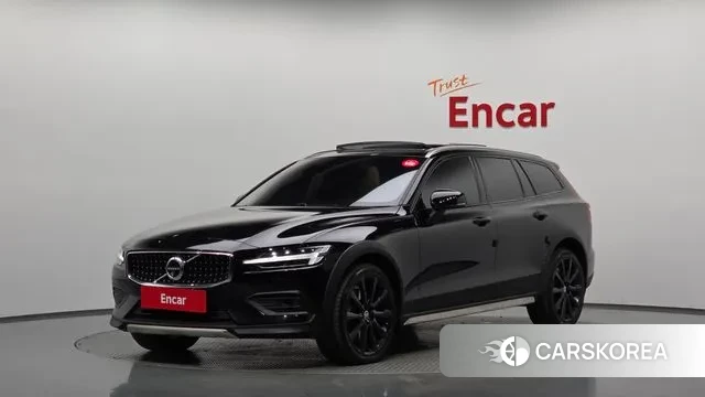 Volvo V60 Cross-Country 2nd Generation 2021 Черный из Кореи