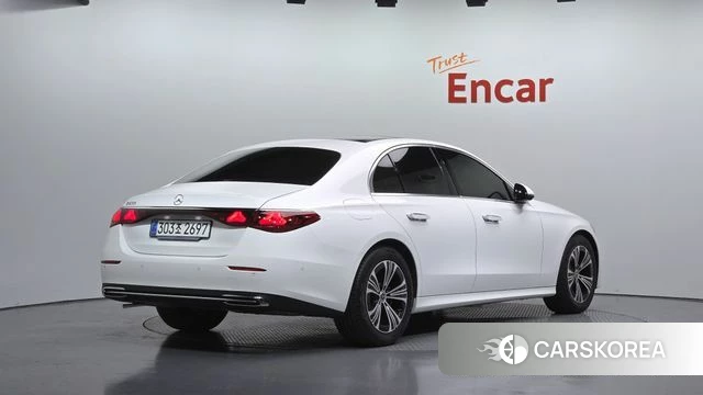 Mercedes-Benz E-Class W214 2025 Белый из Кореи