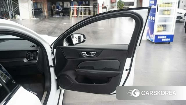 Volvo V60 2020 Белый из Китая