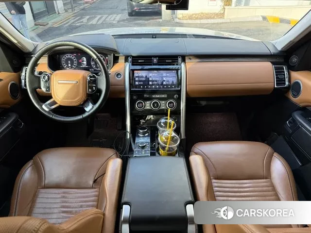 Land Rover Discovery 5 2019 Серебряный из Кореи