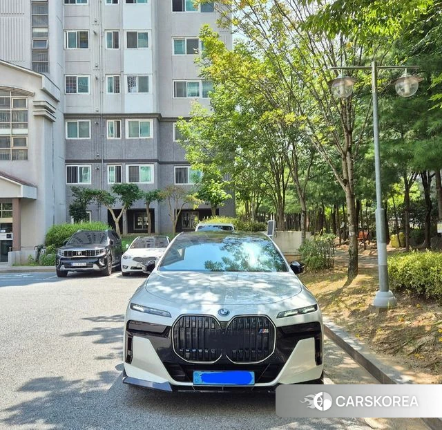BMW i7 (G70) 2023 Белый из Кореи