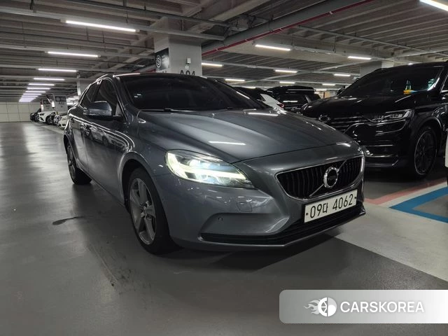 Volvo V40 2018 Серый из Кореи