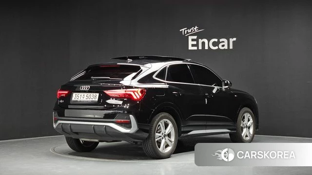 Audi Q3 (F3) 2022 Черный из Кореи