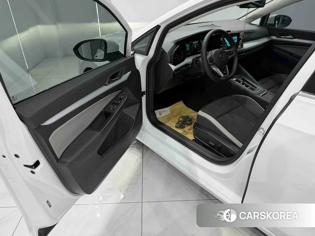 Volkswagen Golf 2023 Белый из Китая