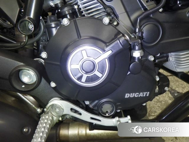 Engine photo