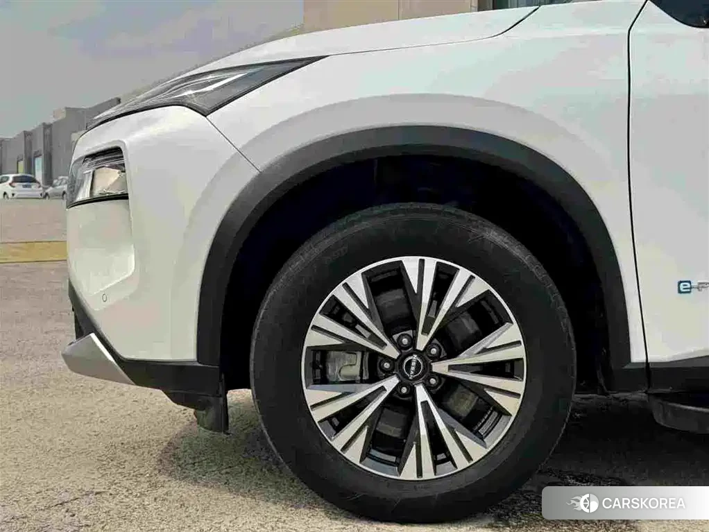 Nissan Qijun 2024 Белый из Китая