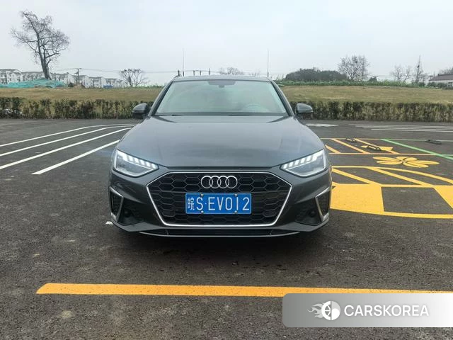 Audi A4L 2021 Темно-серый из Китая