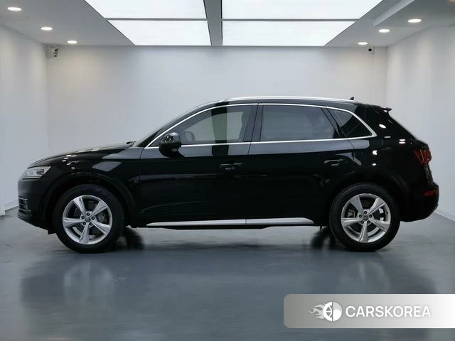 Audi Q5L 2020 Черный из Китая