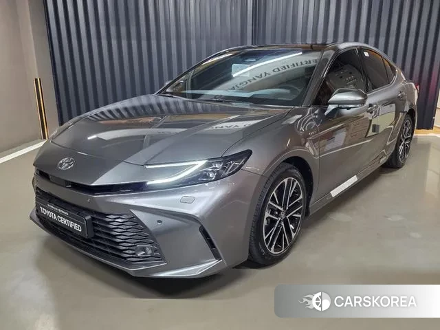Toyota Camry (XV80) 2025 Серебристо-серый из Кореи