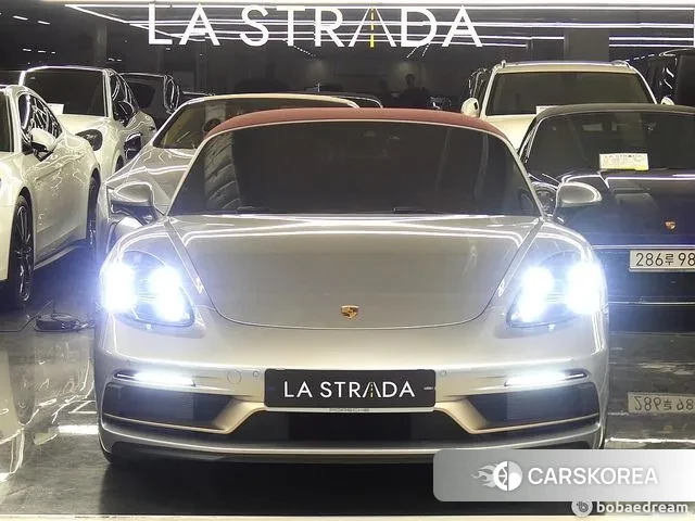 Porsche 718 Boxster 2021 Серебряный из Кореи