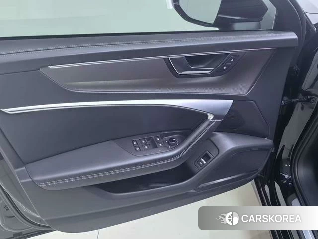 Audi A6L 2021 Черный из Китая