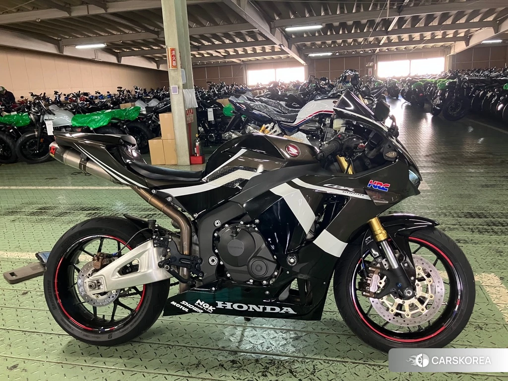 Проданный Honda CBR600RR 2017 из Японии