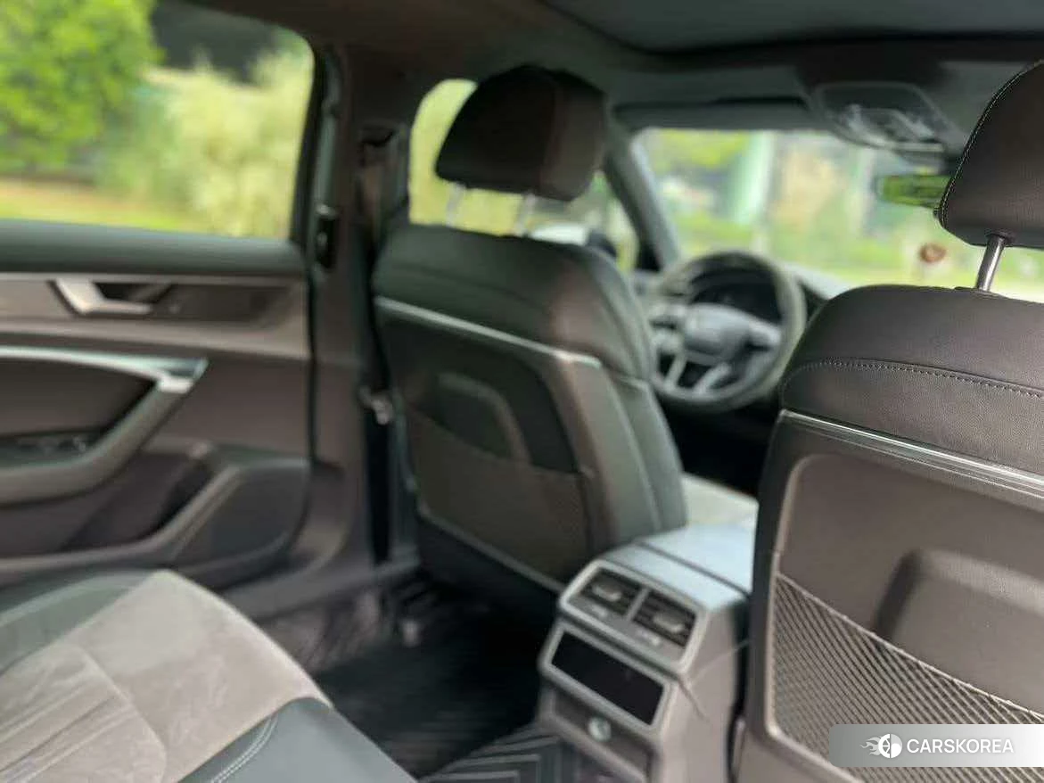 Audi A6L 2021 Черный из Китая