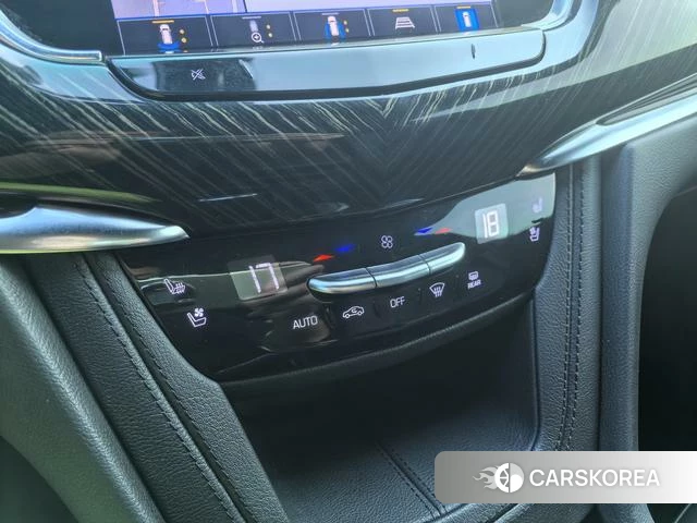 Cadillac XT6 2021 Белый из Китая
