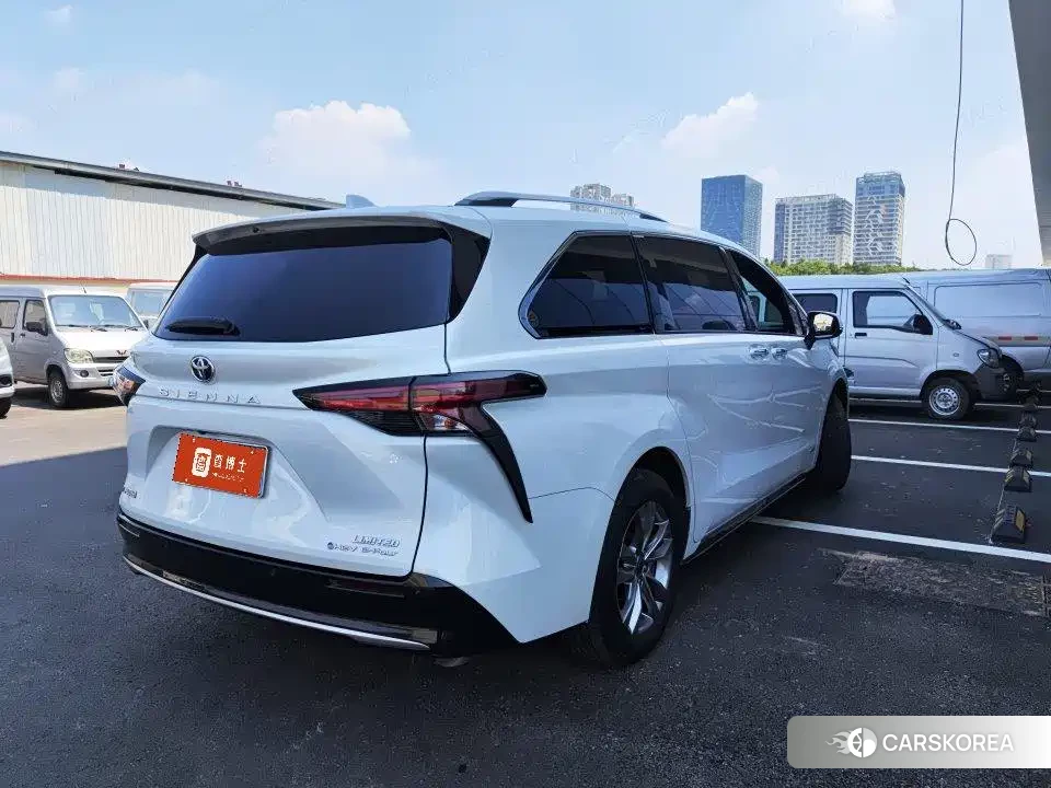 Toyota Sienna 2024 Белый из Китая