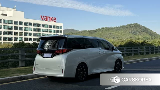 Toyota Elfa 2024 Белый из Китая