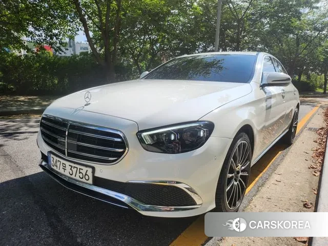 Mercedes-Benz E-Class W213 2021 Белый из Кореи