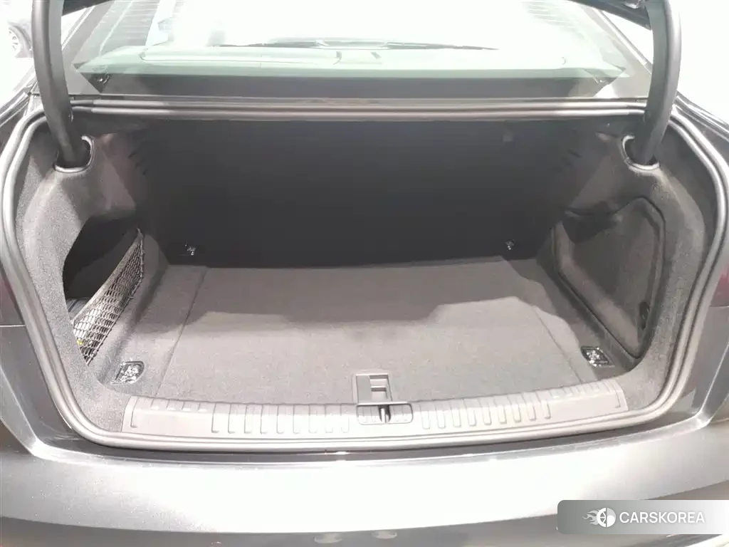 Audi A6L 2024 Silver/gray из Китая