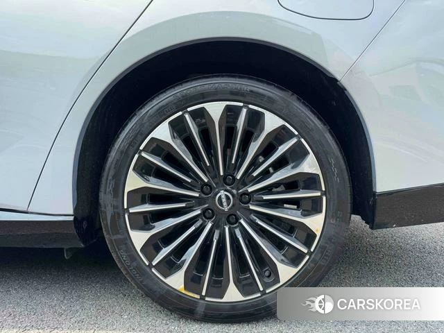 Nissan N7 2025 Серебристо-серый из Китая