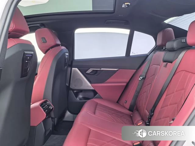BMW 5 series (imported) 2025 Белый из Китая