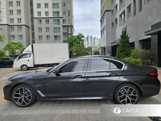 BMW 5 Series (G30) 2023 Серый из Кореи