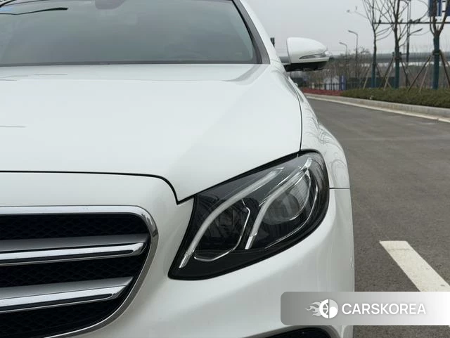 Mercedes-Benz E-class 2019 Белый из Китая