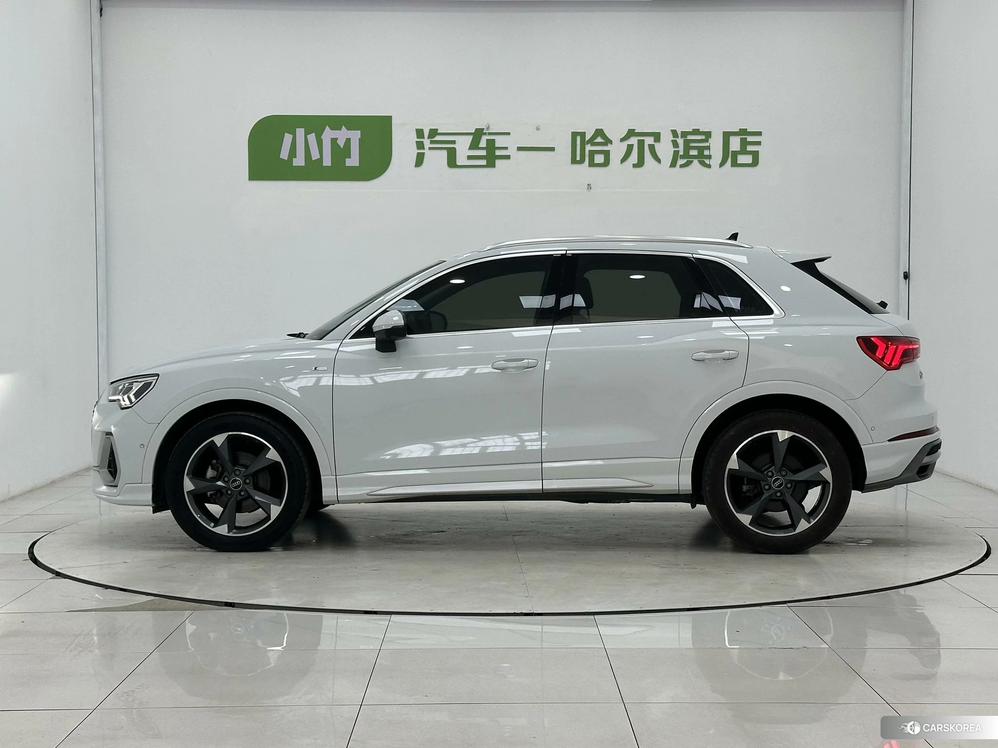 Audi Q3 2022 Белый из Китая