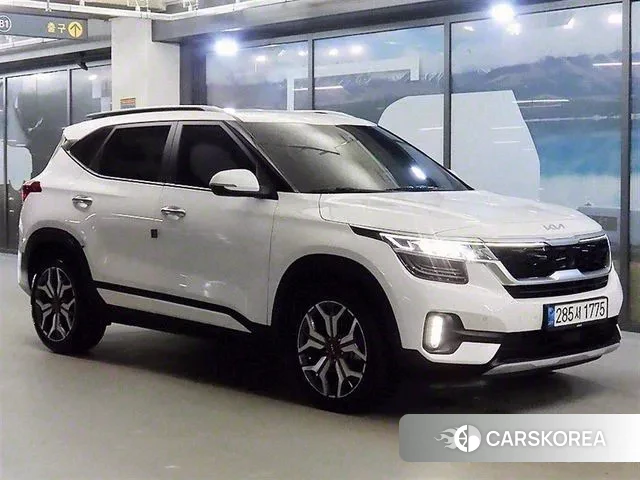Kia Seltos 2022 Белый из Кореи