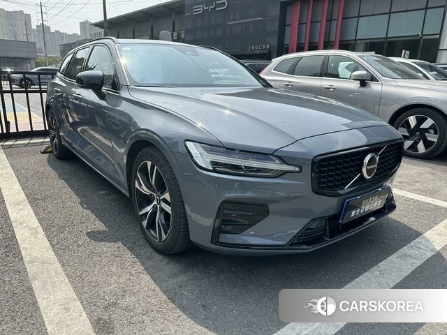 Volvo V60 2024 Темно-серый из Китая