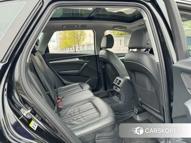Audi Q5L 2021 Черный из Китая