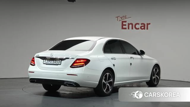 Mercedes-Benz E-Class W213 2020 Белый из Кореи