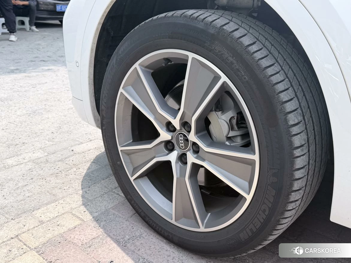 Audi Q5L 2021 Белый из Китая
