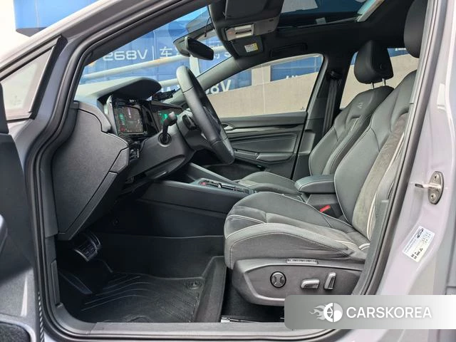 Volkswagen Golf 2024 Серебристо-серый из Китая