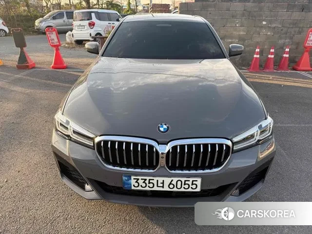 BMW 5 Series (G30) 2021 Серебристо-серый из Кореи