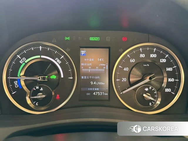 Toyota Elfa 2022 Красный из Китая