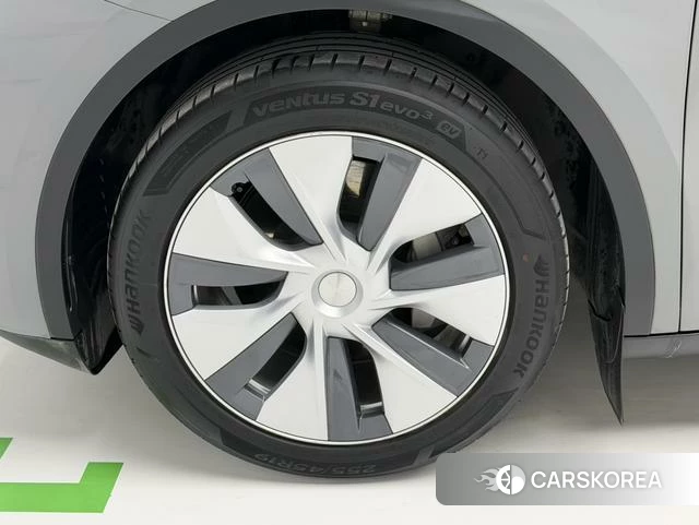 Tesla Model Y 2023 Темно-серый из Китая