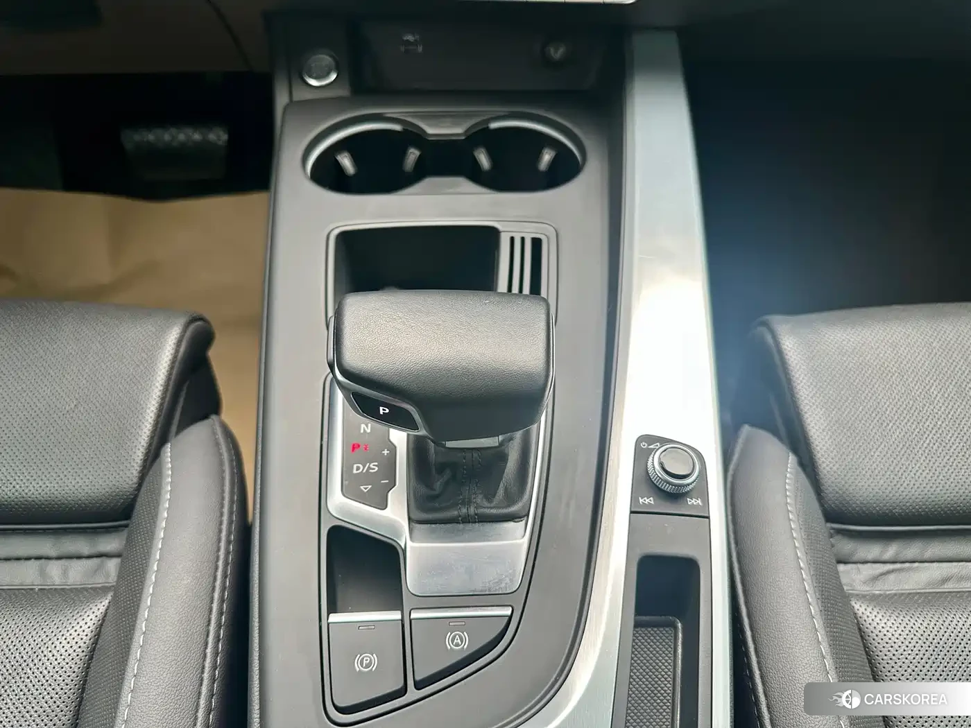 Audi A4L 2023 Silver/gray из Китая