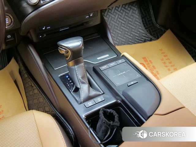 Lexus ES 2021 Серебристо-серый из Китая