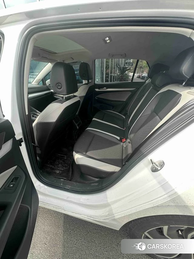 Volkswagen Golf 2024 Белый из Китая