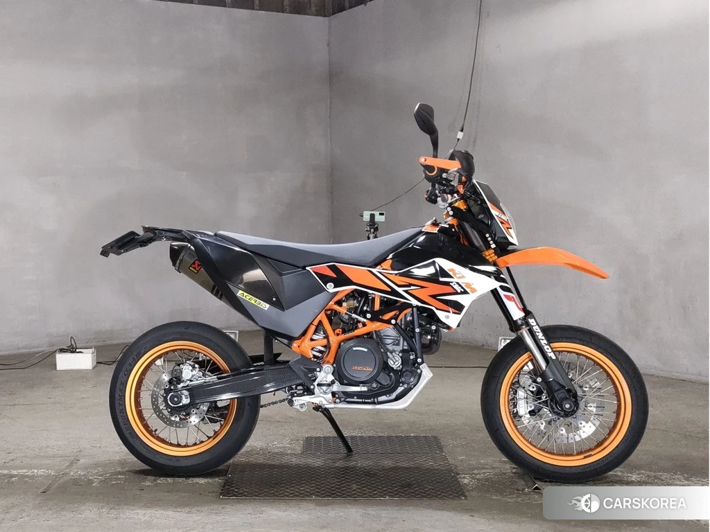 Проданный KTM 690SMC-R 2017 из Японии, фото 2