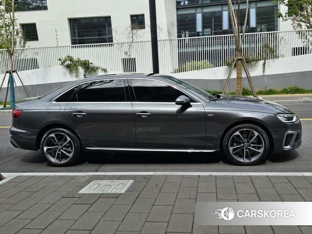 Audi A4L 2021 Темно-серый из Китая