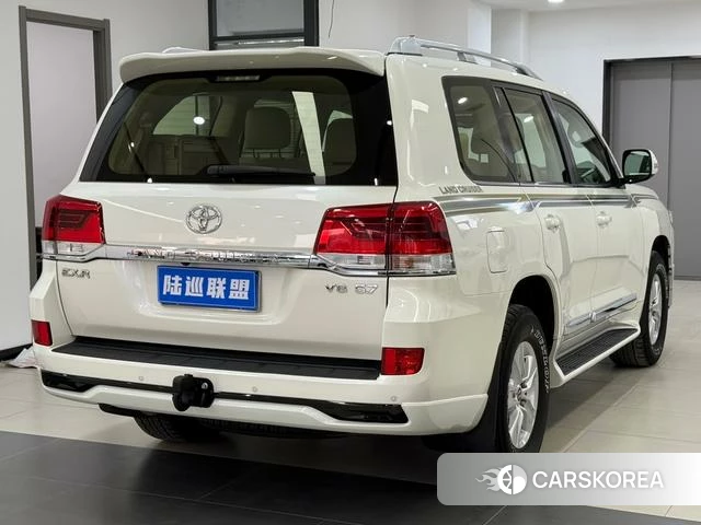 Toyota Land Cruiser (imported) 2018 Белый из Китая