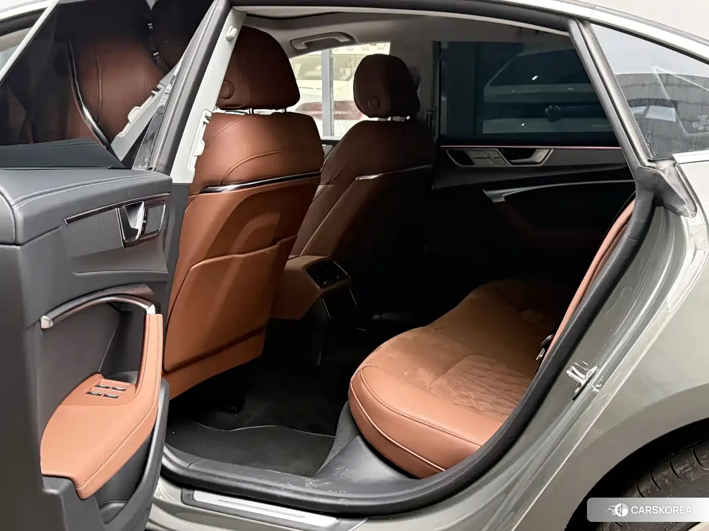 Audi A7L 2024 Champagne/brown из Китая