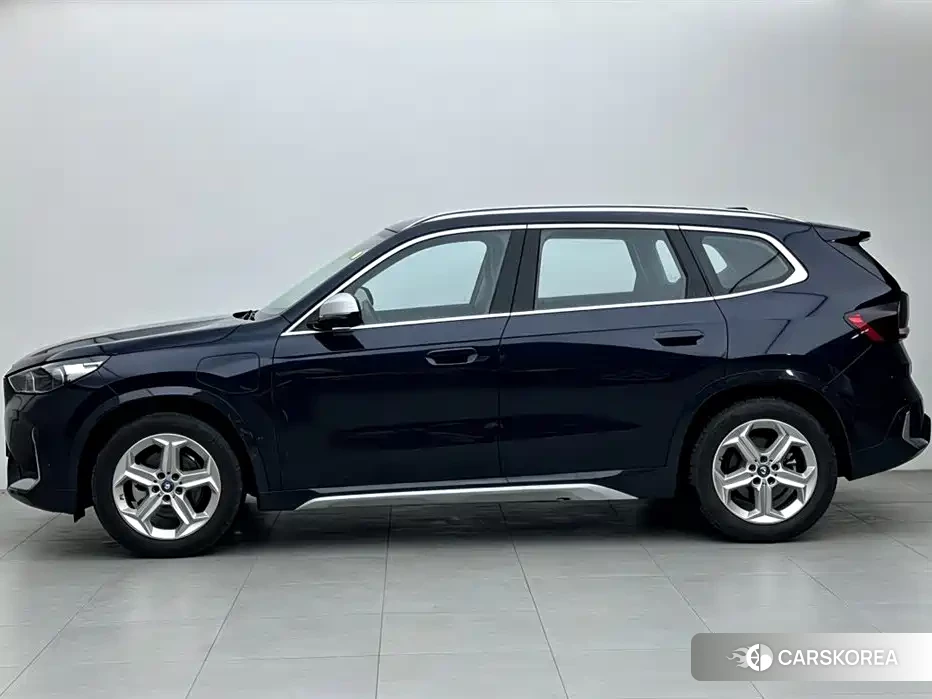 BMW iX1 2025 Черный из Китая, фото 2