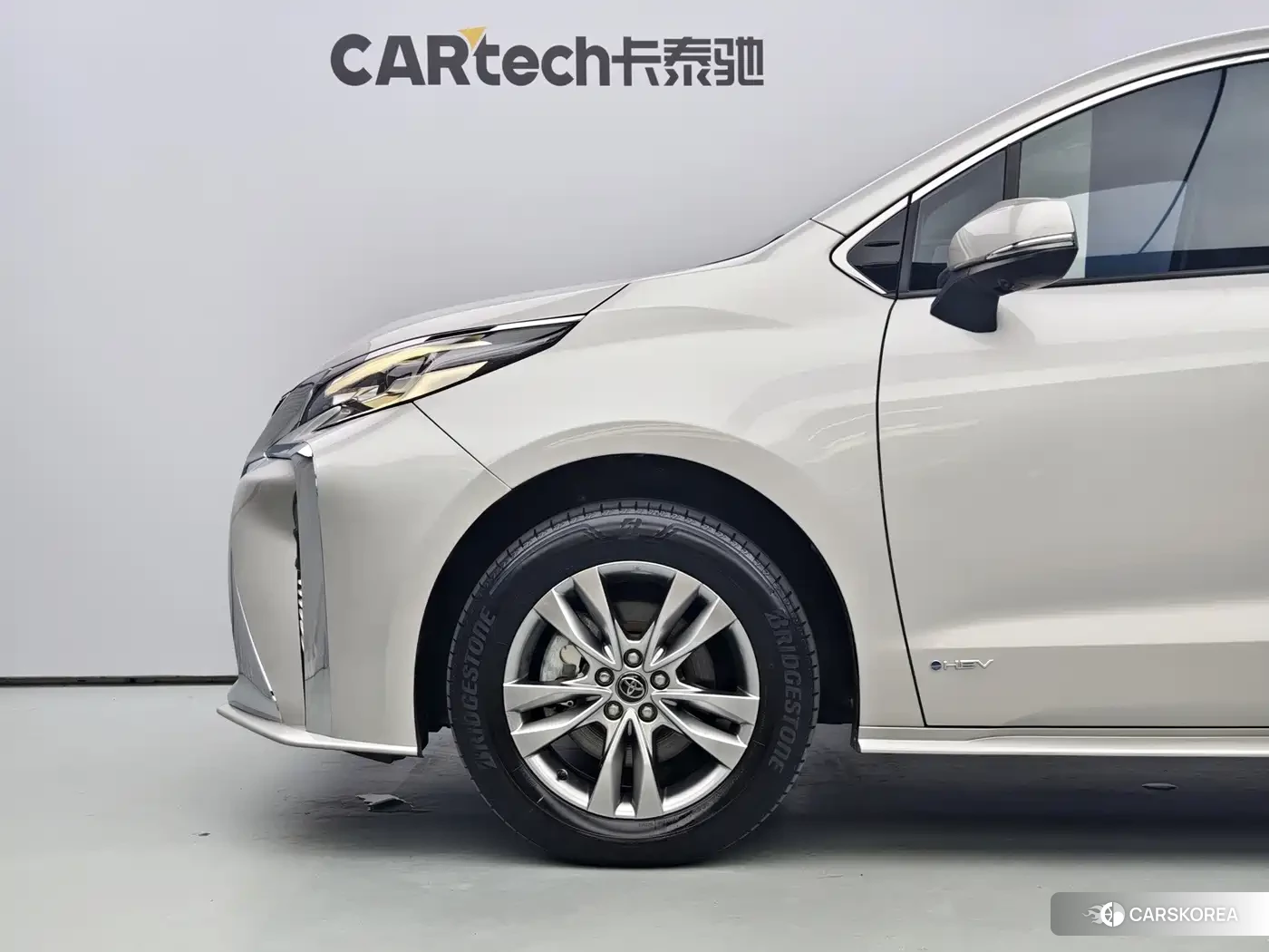 Toyota Sienna 2024 Champagne/brown из Китая