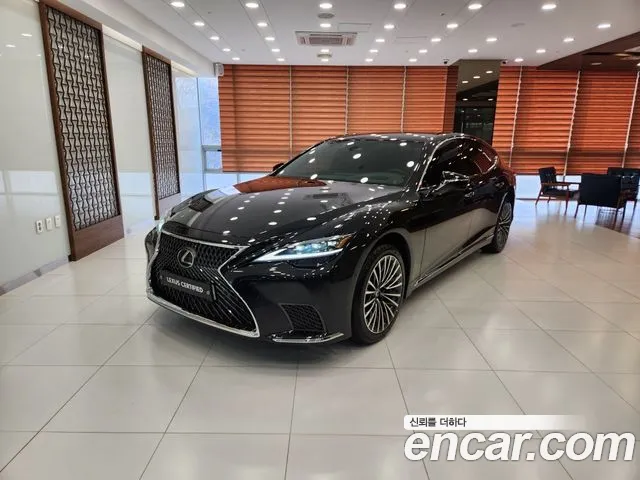 Lexus LS500 5th generation 2024 Черный из Кореи
