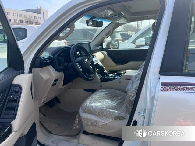 Toyota Land Cruiser (imported) 2026 Белый из Китая