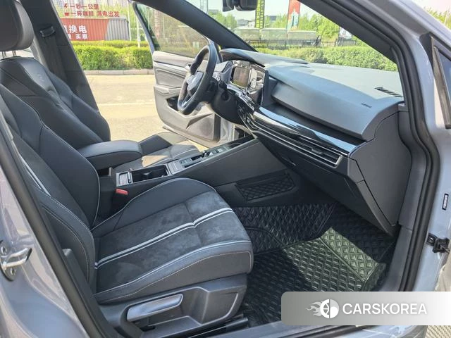 Volkswagen Golf 2023 Темно-серый из Китая