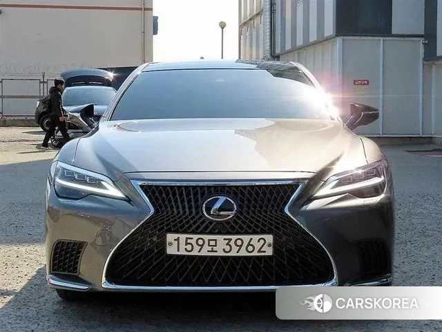 Lexus LS500 5th generation 2022 Серый из Кореи